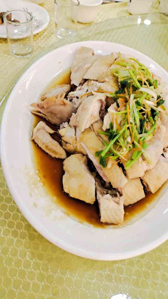 明记海鲜酒家-"祝贺工友荣退,齐聚明记康明.房间宽敞明亮.