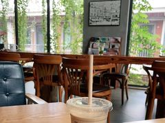 靠窗位-猫屎咖啡(陶溪川店)