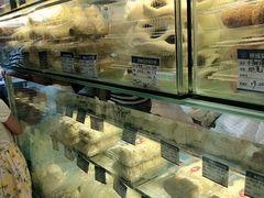 面包甜点陈列柜-白玉兰食品甜凤店(合生汇店)