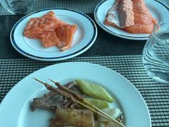 -亚洲国际大酒店·云顶阁旋转自助餐厅