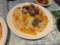 精品手抓饭-巴扎美食·新疆菜·西域歌舞表演餐厅(新疆大厦店)