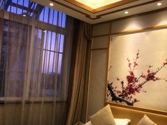 -艺漫酒店(苏州寒山寺狮山路地铁站店)
