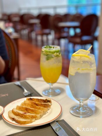 Angelina是无意间发现的一家宝藏店铺