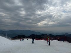 -浙东第一尖雪山欢乐谷