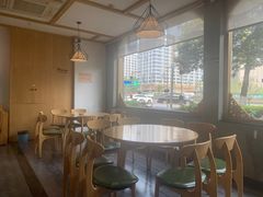 靠窗位-兔行天下-鸿鹤鲜锅兔(中海国际店)