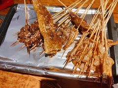 烤鸡爪-路边摊小炉子烧烤