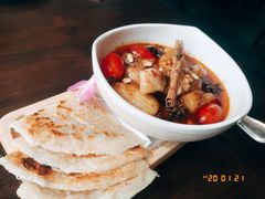 -Chom Cafe and Restaurant