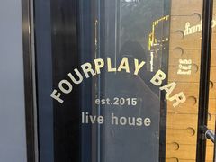 -FOUR PLAY BAR