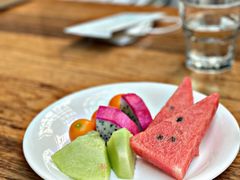 餐包和水果沙拉-食间牛排(湖西路店)