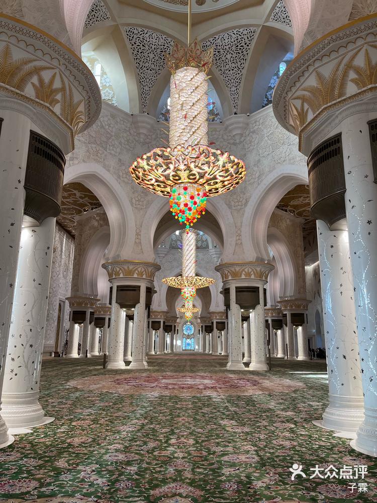谢赫扎耶德清真寺感受阿拉伯风情