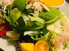 牛油果鲜虾沙拉-喜洲吧·江畔老船厂·庭院餐厅(喜临院店)