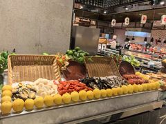 -广州万富希尔顿酒店·感趣自助餐厅·金秋蟹宴生蚝海鲜刺身