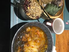 -八月美食小馆(银泰城总店)