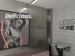 -LESSMORE科技头皮理容中心