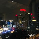 静安寺庙也不像往常那样十点多关了