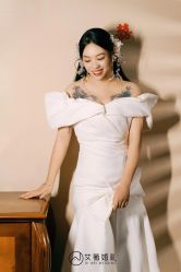 -Lady  Jane高端婚纱礼服馆
