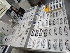 -视野联行眼镜·蔡司·尼康·授权优选门店(青浦宝龙店)