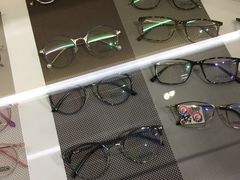 -提一眼镜·蔡司·依视路(小寨店)