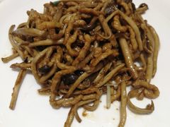 鲜茶树菇炒肉丝-马凯餐厅(地安门店)