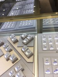 -威德钻石-克拉钻大本营(南京东路店)