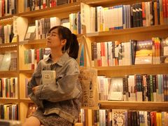 -猫的天空之城概念书店(束河店)