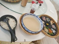 -老国贸云南传统过桥米线(滇池店)