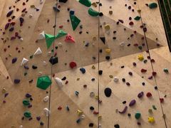 -ROCKPLUS攀岩馆(环宇城店)