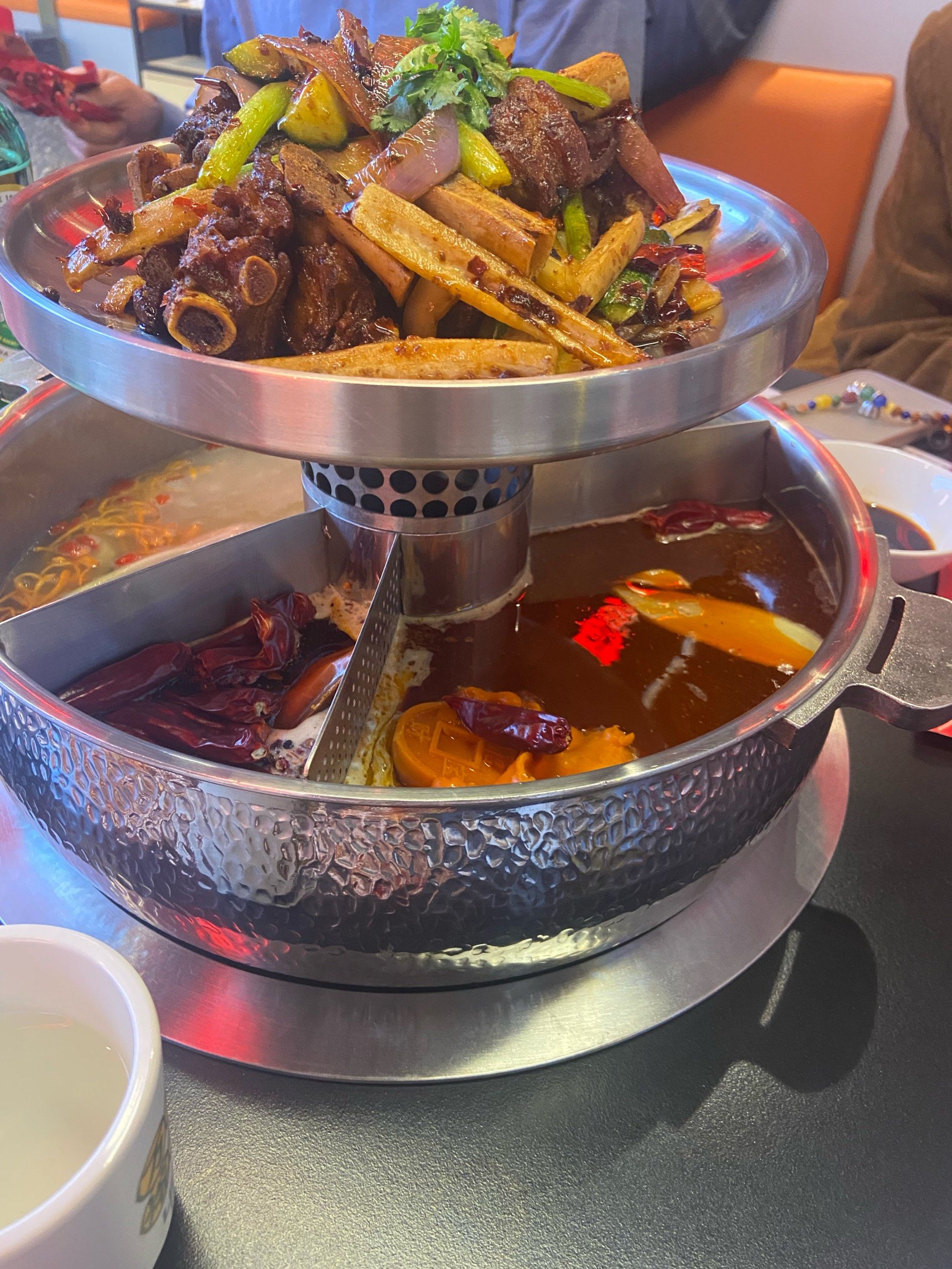 打卡熔意蹄花火锅