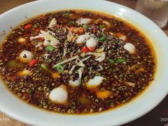 自贡招牌麻麻水煮鱼-本来川菜(中骏广场店)