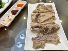 手抓羊肉-清真·伊然轩青海特色美食