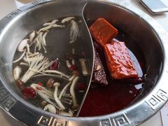 菌汤鸳鸯锅-憨铁匠老火锅(龙岗万科里店)