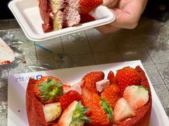 双重草莓芝心红丝绒蛋糕-派悦坊·甜品·蛋糕(日坛店)