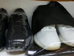 -爱革·洗衣改衣·洗鞋修鞋·洗包修包·奢侈品护理(宝地广场店)