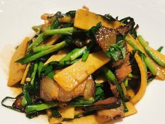 韭菜酱肉炒冬笋-菲乐餐厅(三十年经营·湖滨路店)