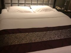 -昆明朗威酒店(昆明站火车站双桥夜市风情街店)