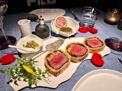 惠灵顿牛排-弦月窗LUNETTE BY AMANDA(复兴路店)