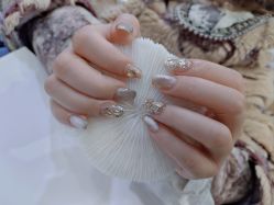 -灰姑娘美甲美睫馆