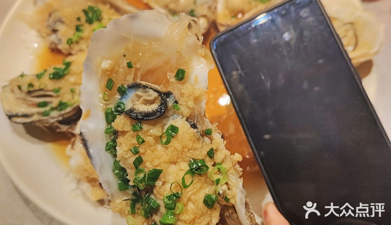 秘制酱烧大鱼头！超大号捞汁生蚝！河鲜海鲜统统归我肚子里