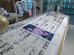 -英伦眼镜蔡司依视路折扣店(通州万达店)