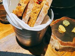 餐前包-AZUL by FUEL蓝色·法式酒馆(琶醍店)