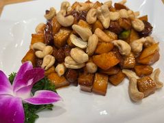 野生菌炒雪花牛仔粒-周锦记广式餐厅