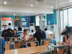 大堂-清真老铁家灌汤包