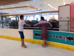 -冰纷万象滑冰场(赣州华润万象城店)