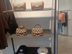-URBAN REVIVO(上海中庚漫游城店)