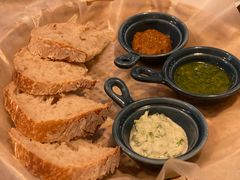 三种酱配酸面包-Mesa Madre梅萨妈妈·Bintana(国贸店)