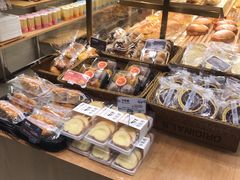 面包甜点陈列柜-Bread Talk 面包新语(荟聚店)