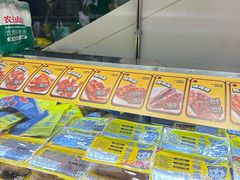 -周黑鸭(北京海淀区新中关店)