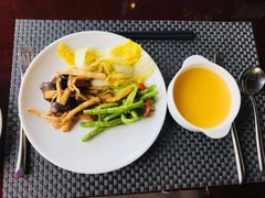 -荣誉国际酒店-云顶旋转餐厅