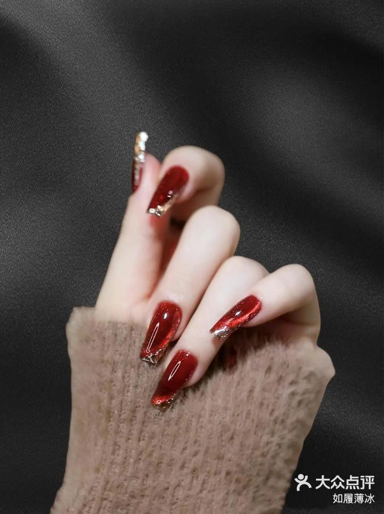 酒红色法式镶边亮片混搭跳色中长款美甲合集
