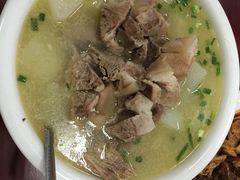 萝卜炖肘子-荣生萝卜汤饭店